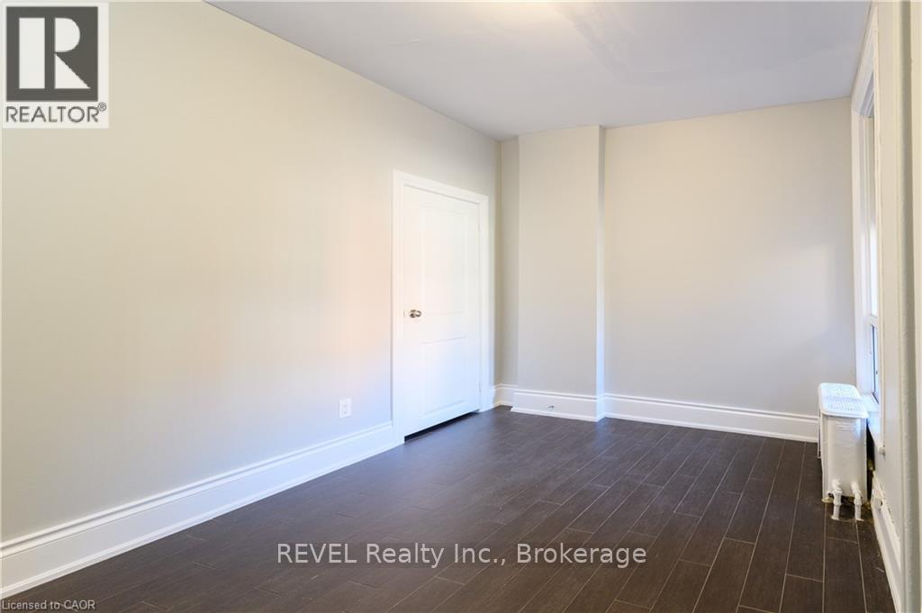12 - 471.5 King Street E Property Photo 3
