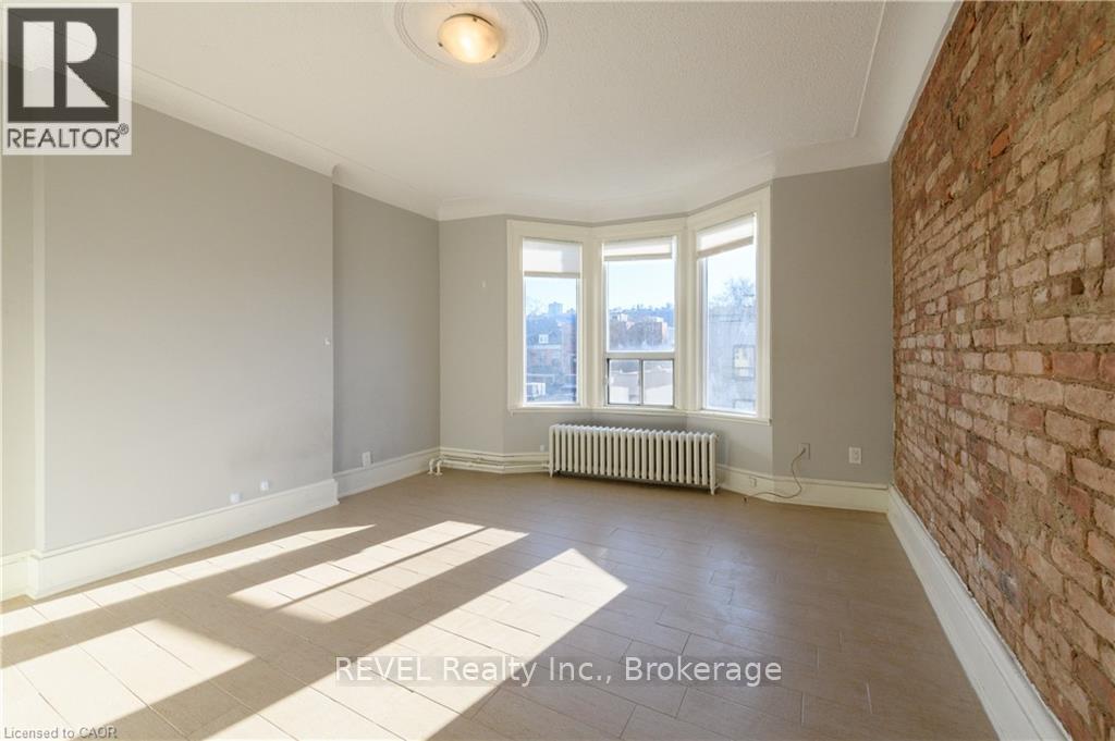 12 - 471.5 King Street E Property Photo 5