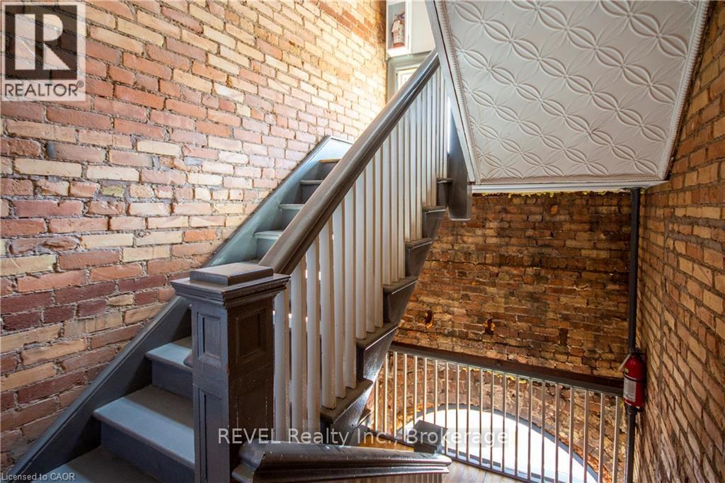 12 - 471.5 King Street E Property Photo 8