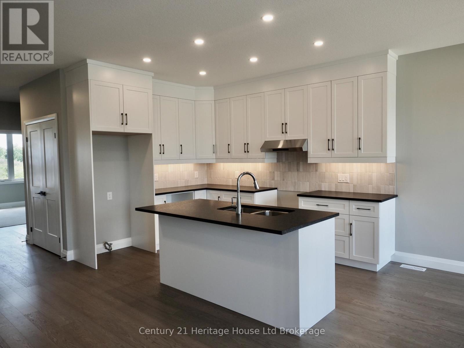 4 Bodwell Avenue Property Photo 7