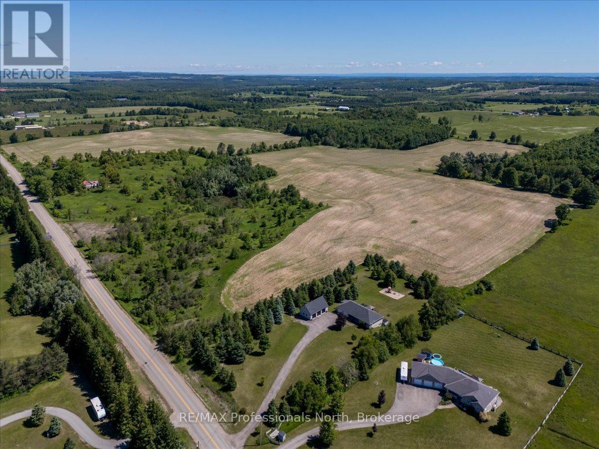 555463 Mono-amaranth Townline Property Photo 3