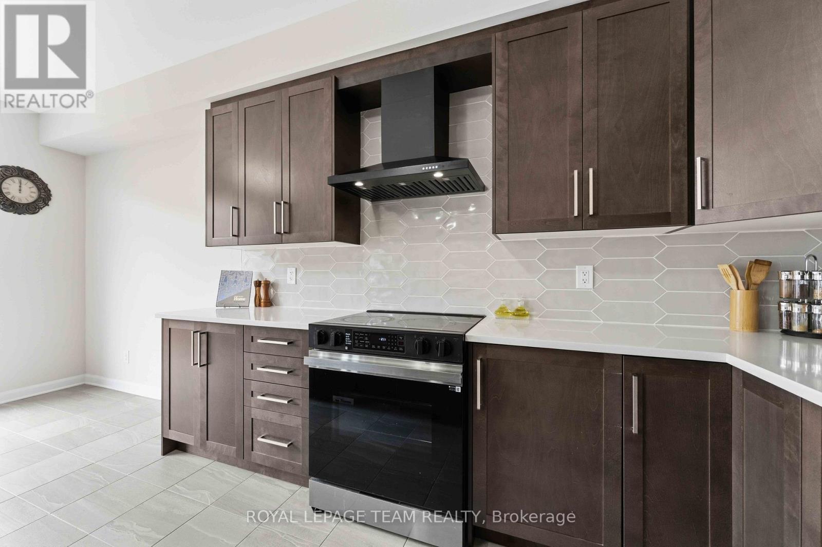 332 Elsie Macgill Walk Property Photo 14