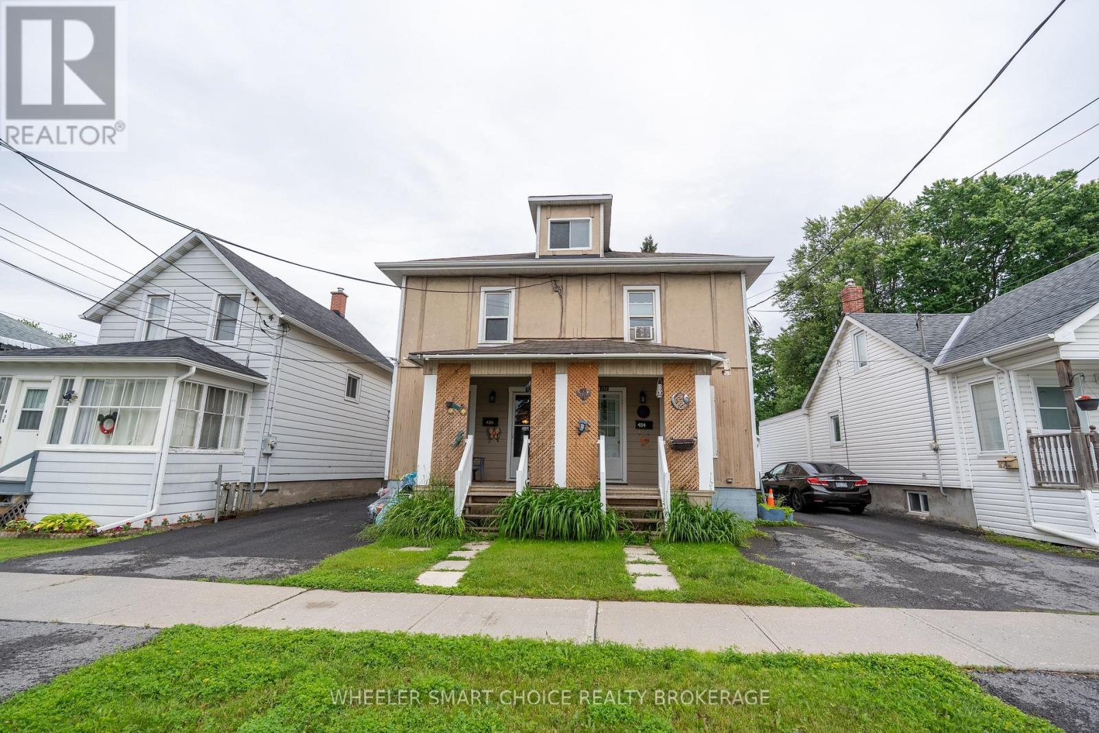 434-436 5th Street E Property Photo 2