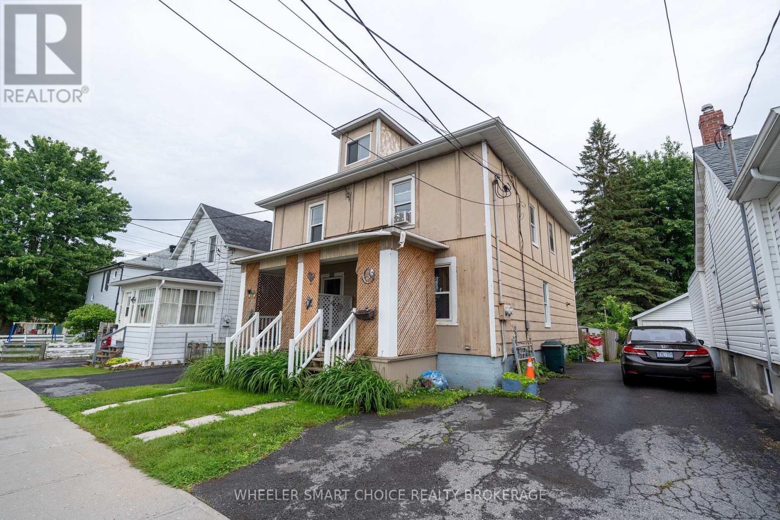 434-436 5th Street E Property Photo 4