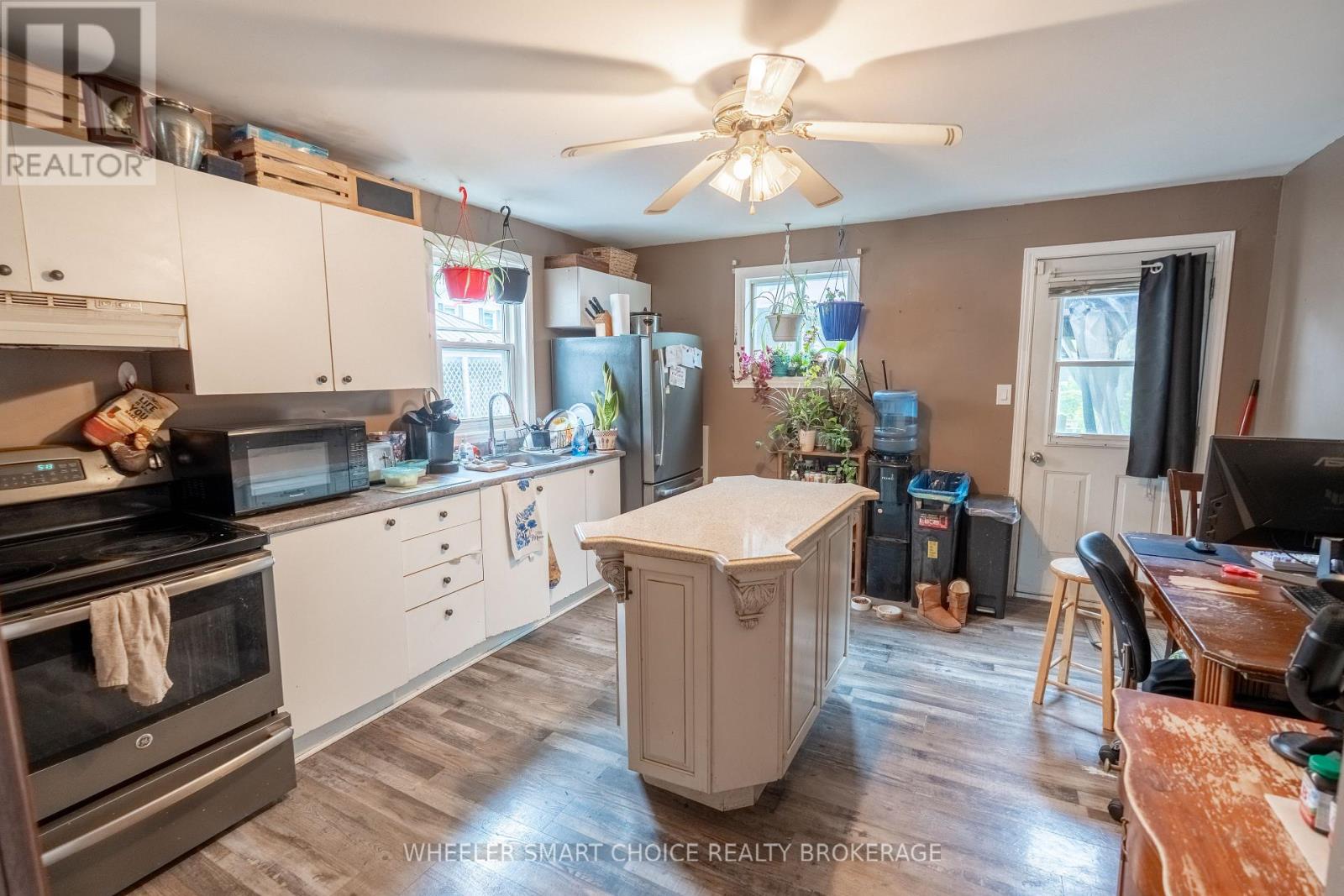 434-436 5th Street E Property Photo 6