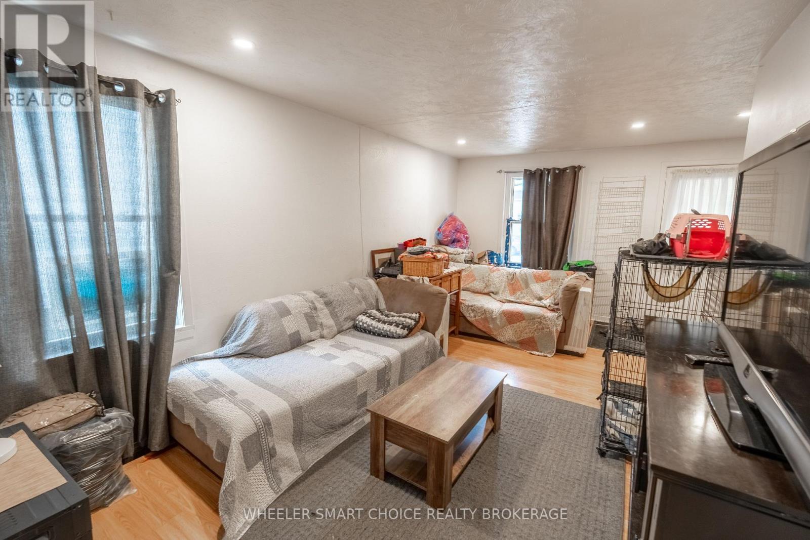 434-436 5th Street E Property Photo 10