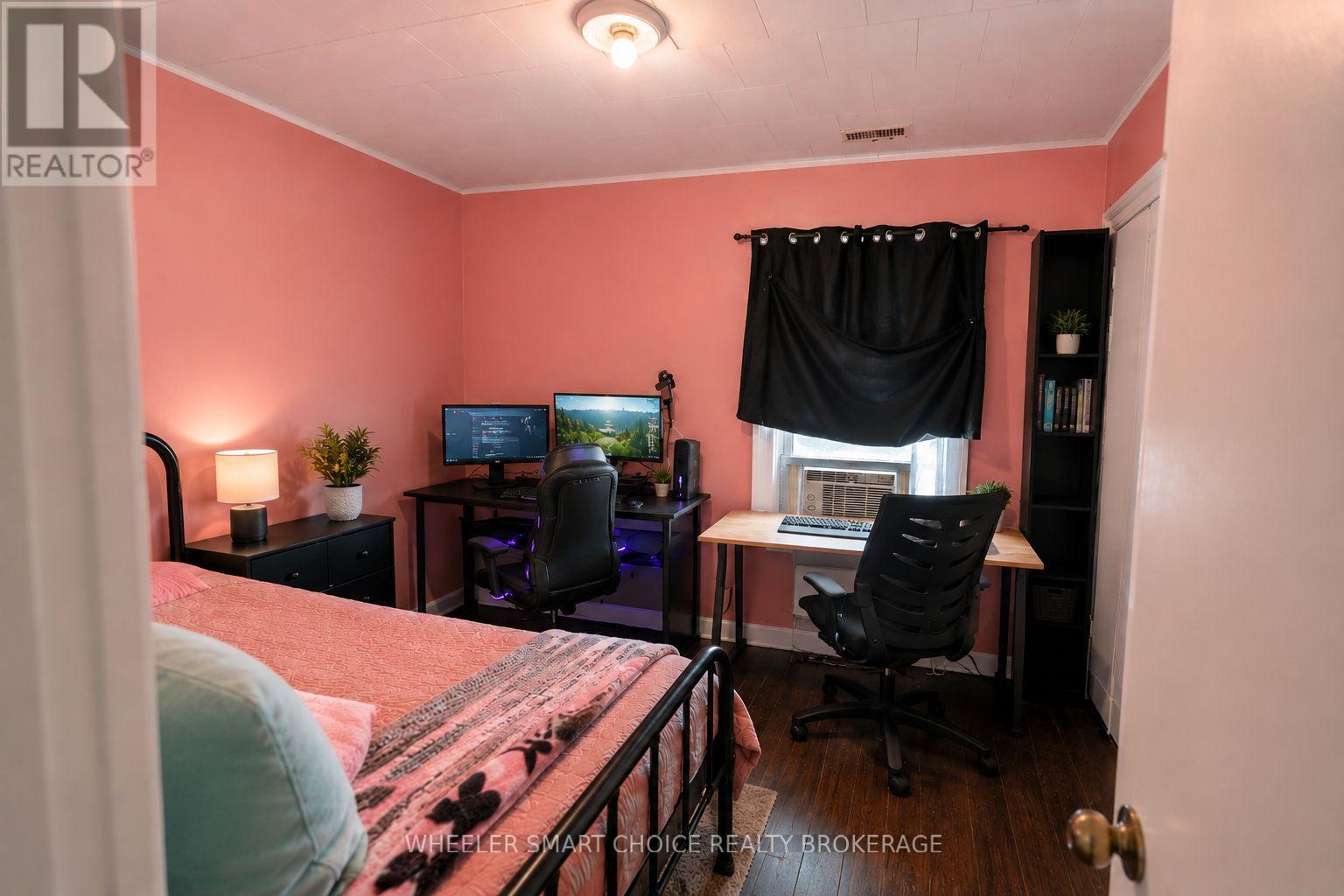 434-436 5th Street E Property Photo 12
