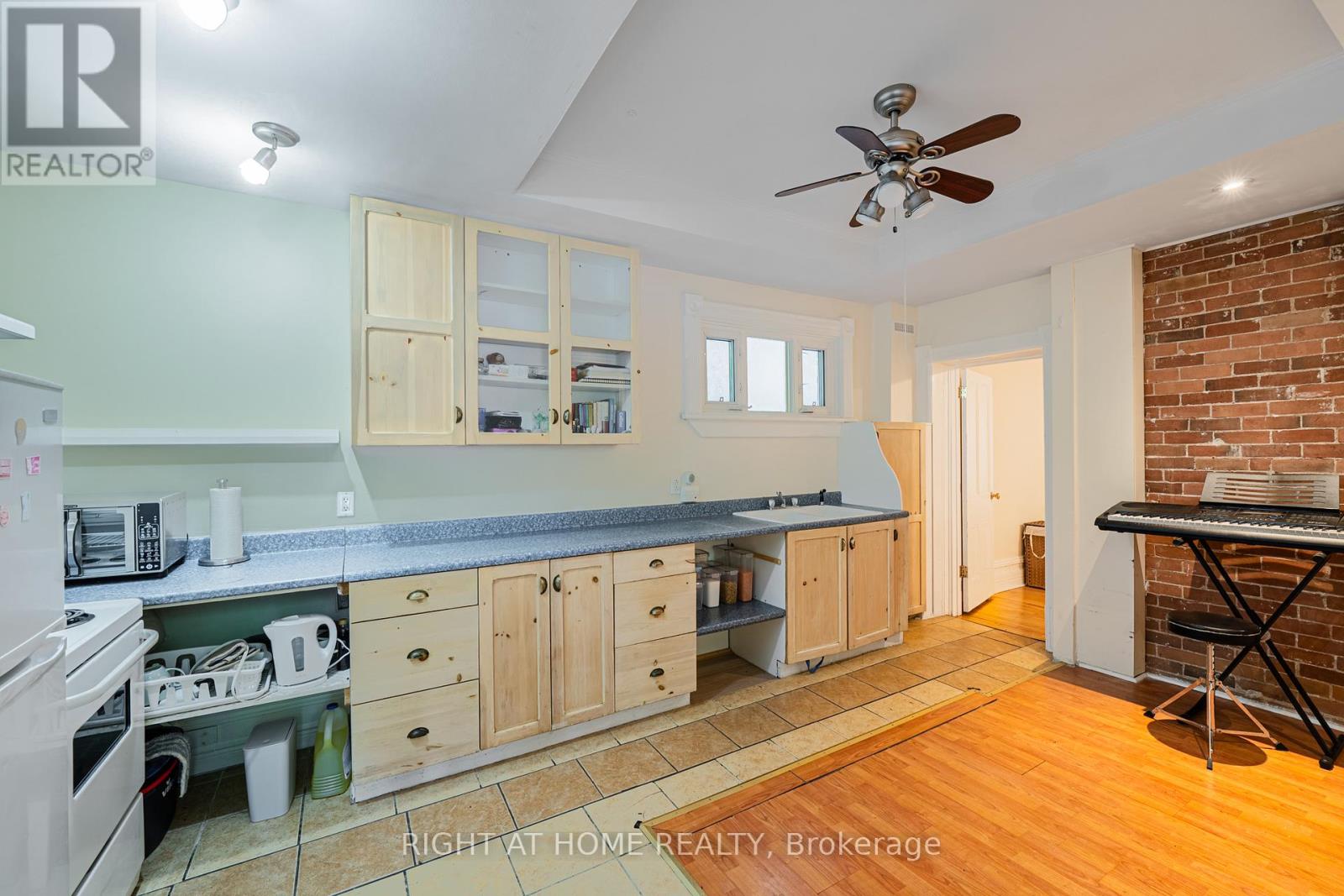 B - 220 Lyon Street N Property Photo 3