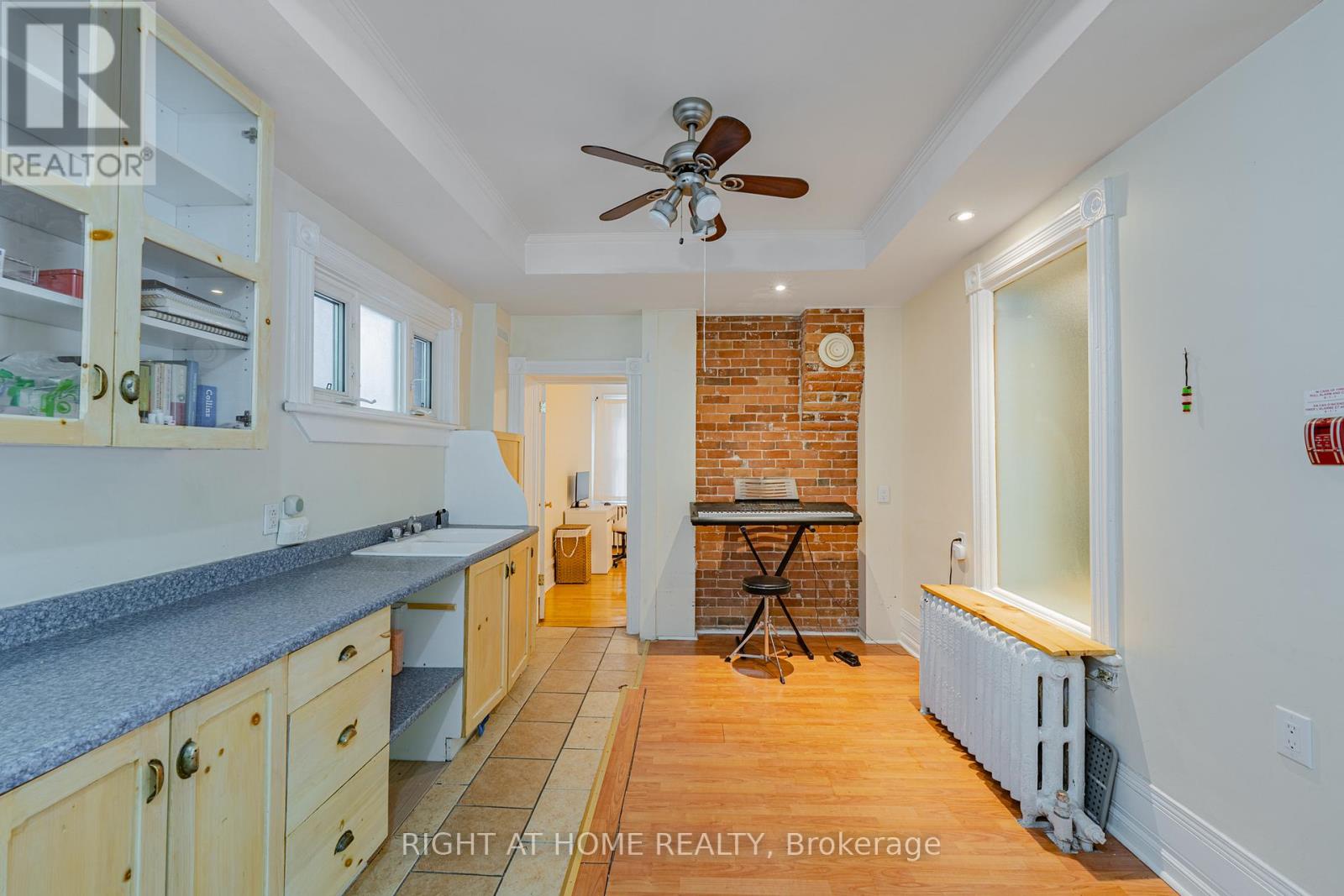 B - 220 Lyon Street N Property Photo 4