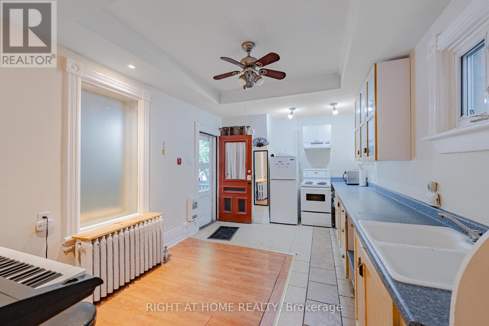B - 220 Lyon Street N Property Photo 5