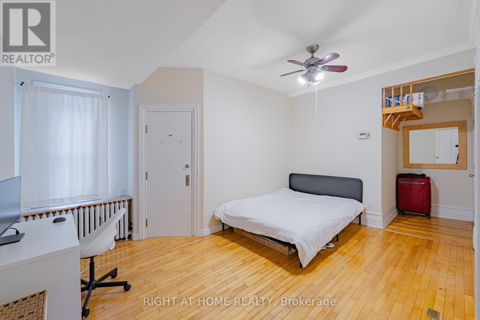B - 220 Lyon Street N Property Photo 7