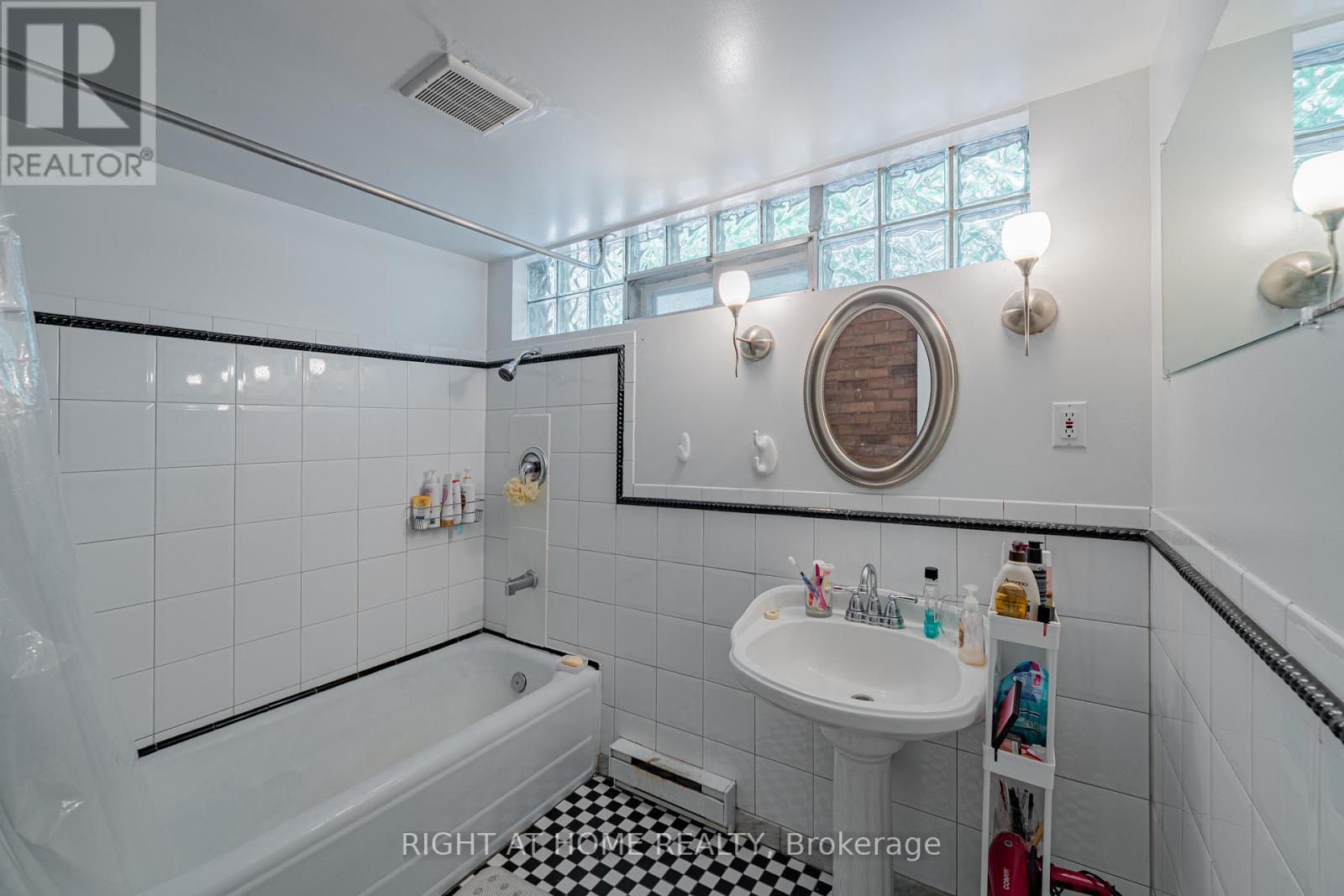 B - 220 Lyon Street N Property Photo 10