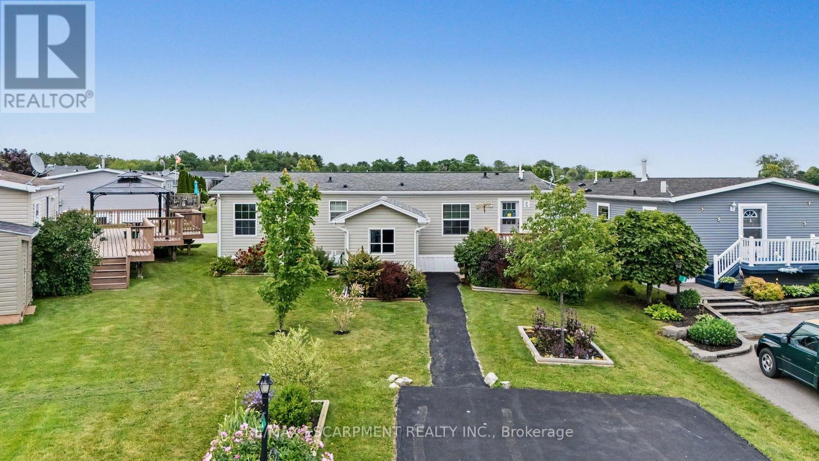 4 HICKORY HOLLOW Property Photo 1
