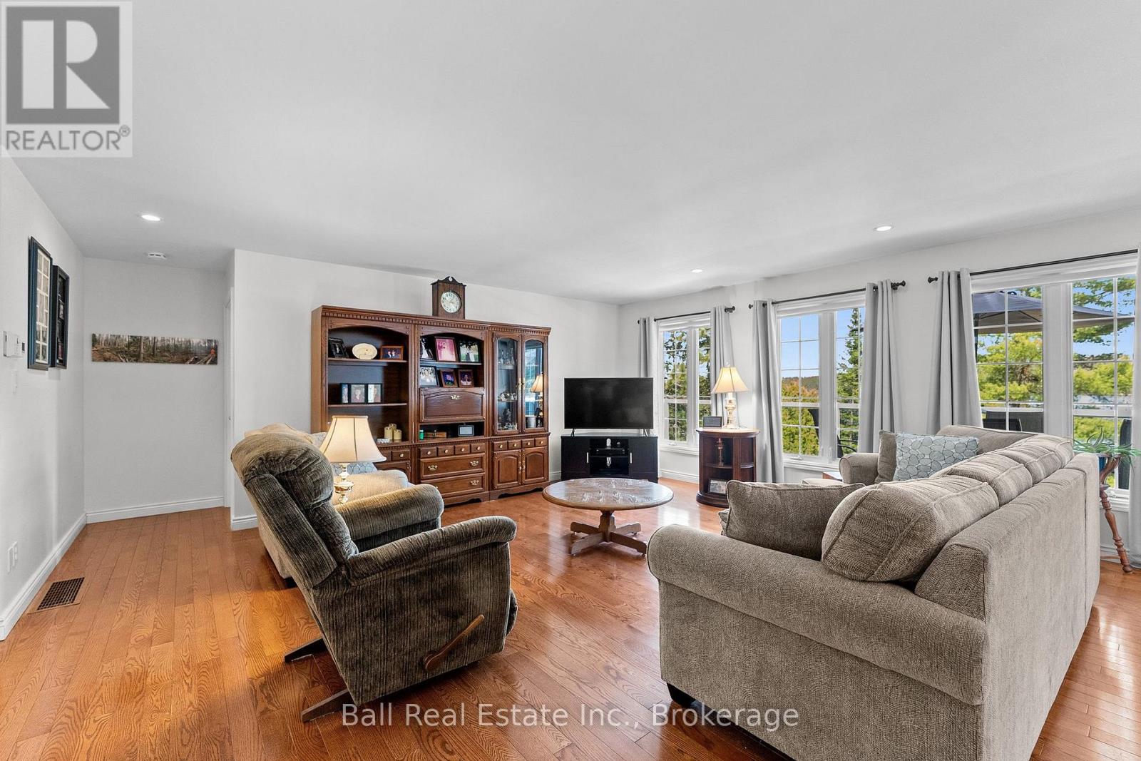 214a Centre Road Property Photo 18