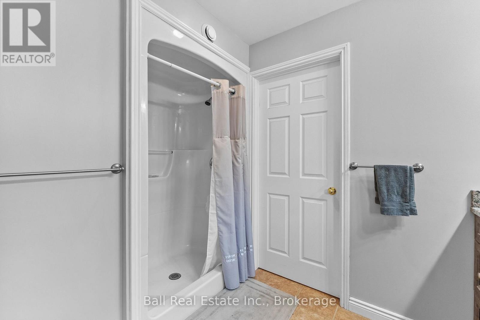 214a Centre Road Property Photo 33