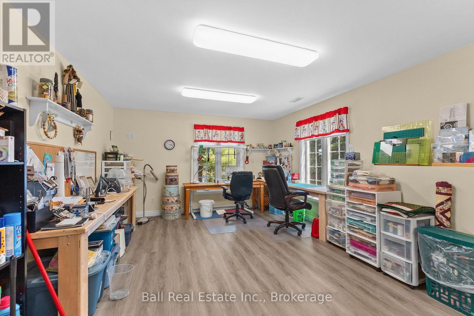 214a Centre Road Property Photo 43