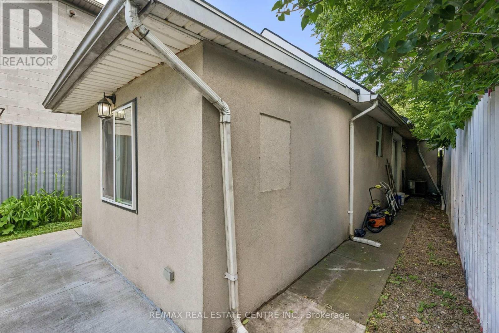 43 Whitfield Avenue Property Photo 41