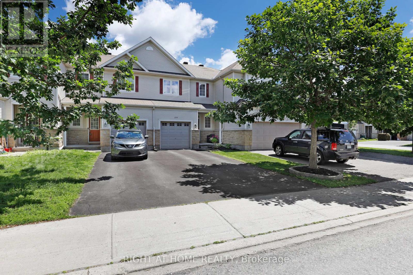 577 Ashbourne Crescent Property Photo 1
