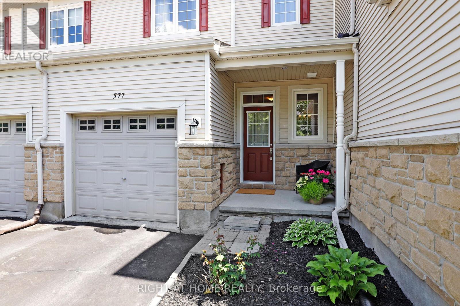 577 Ashbourne Crescent Property Photo 2