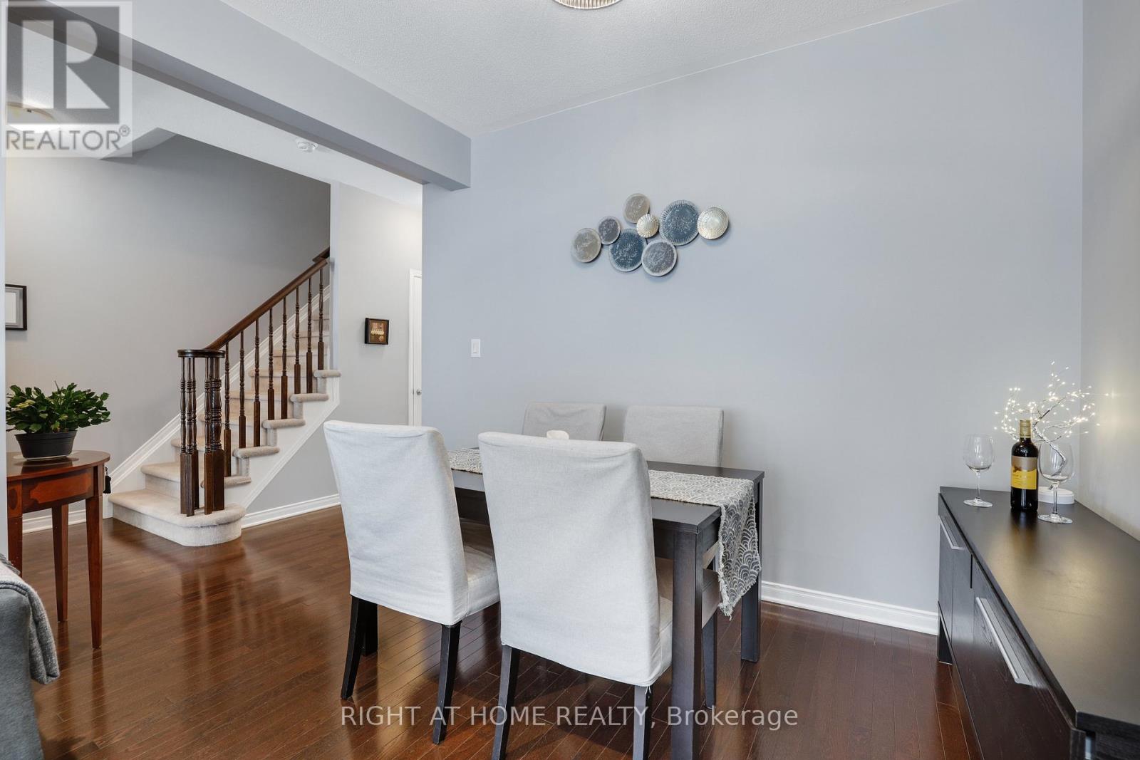 577 Ashbourne Crescent Property Photo 7