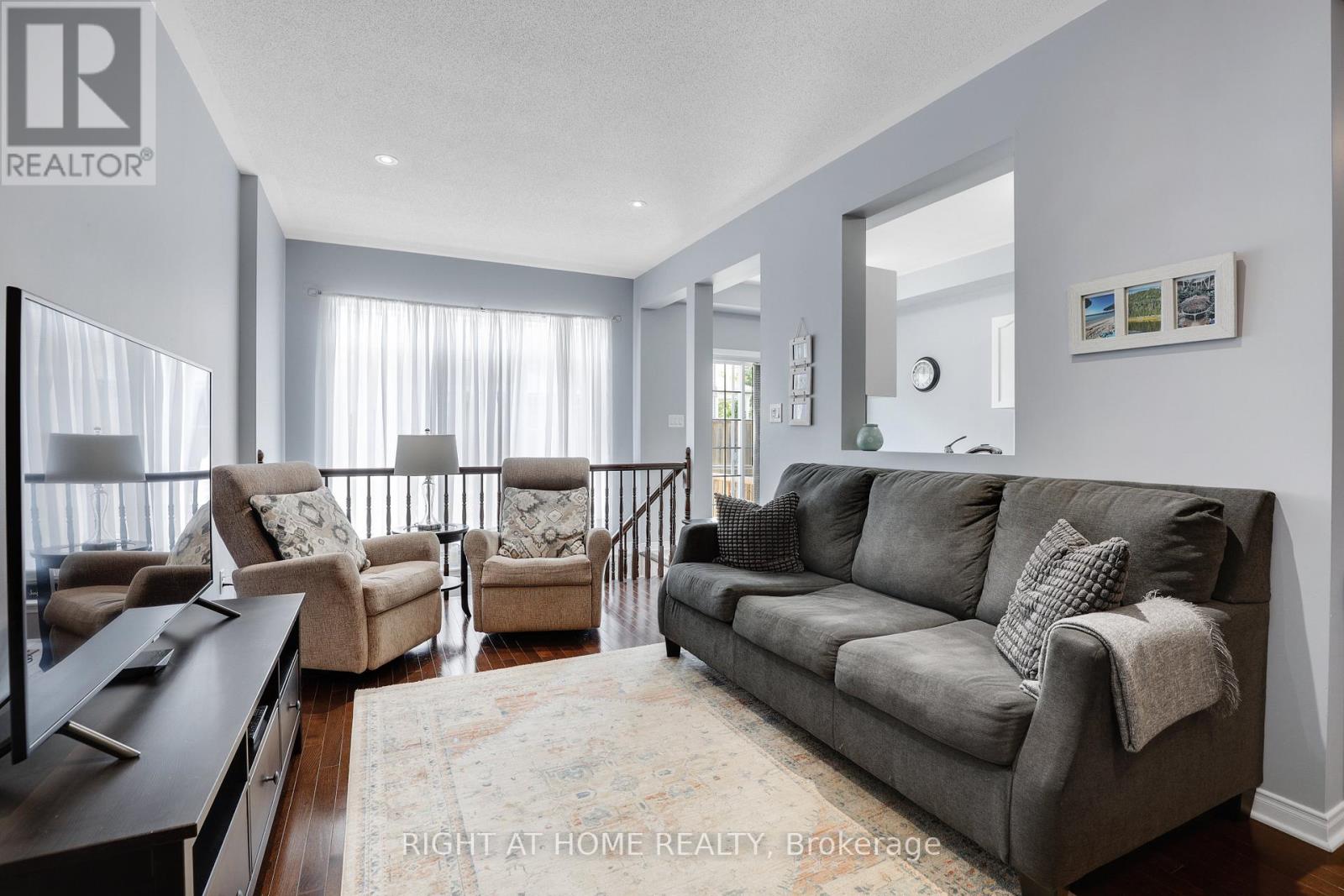 577 Ashbourne Crescent Property Photo 8