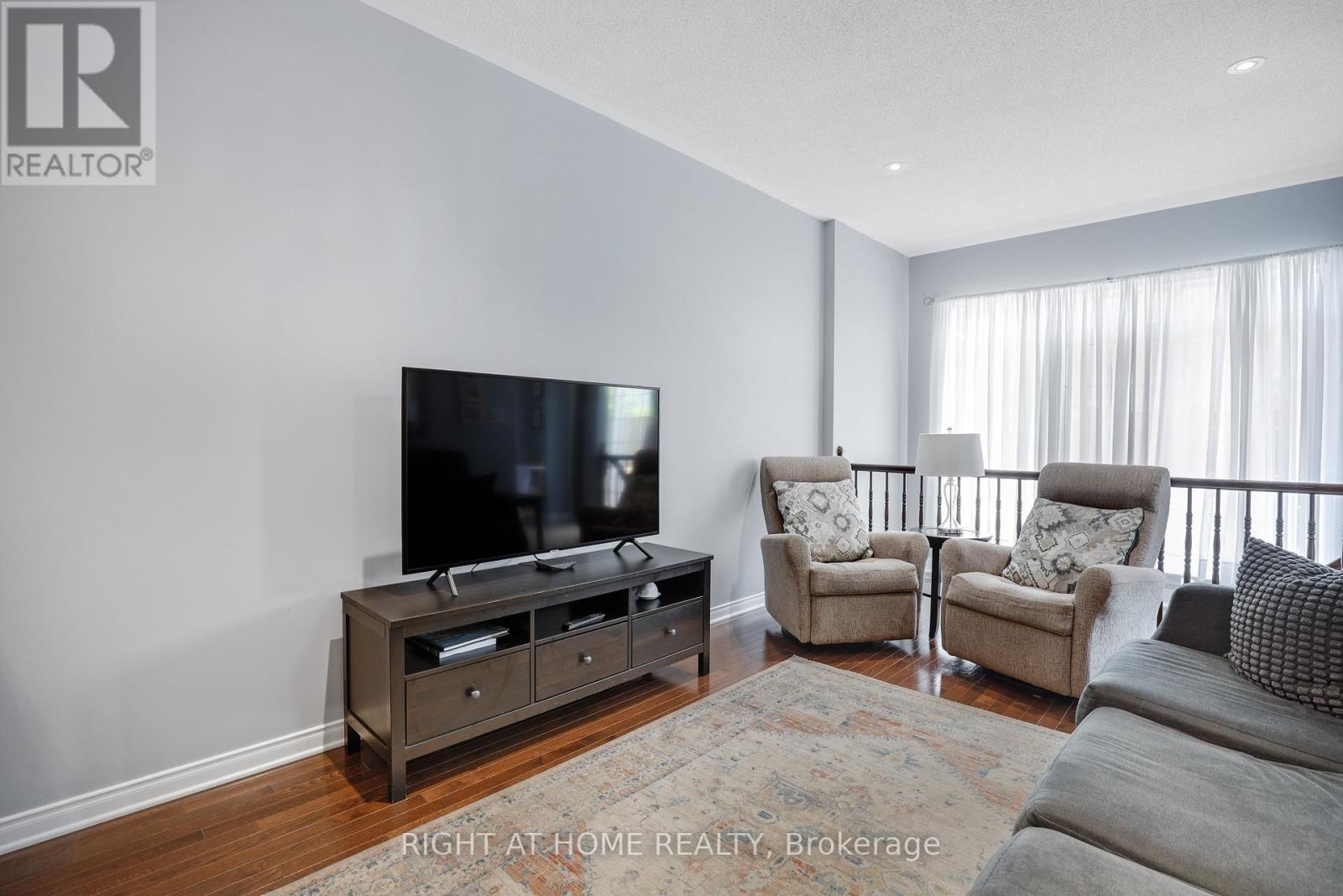 577 Ashbourne Crescent Property Photo 9