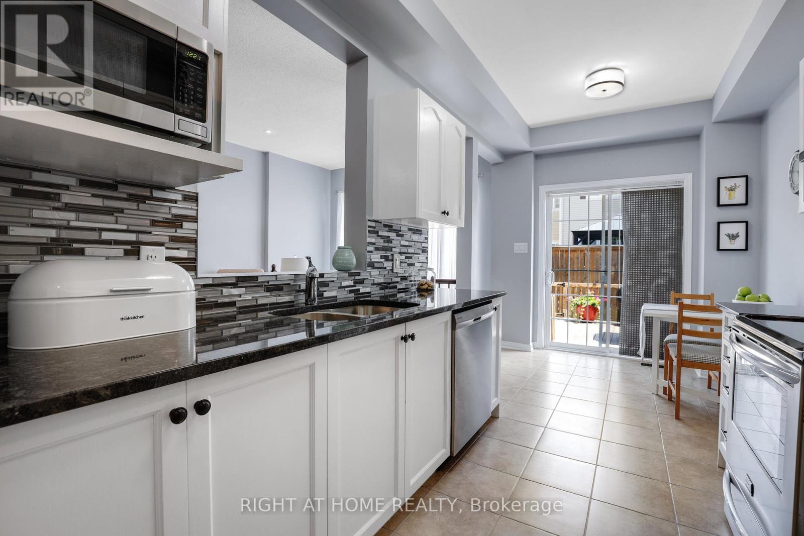 577 Ashbourne Crescent Property Photo 11