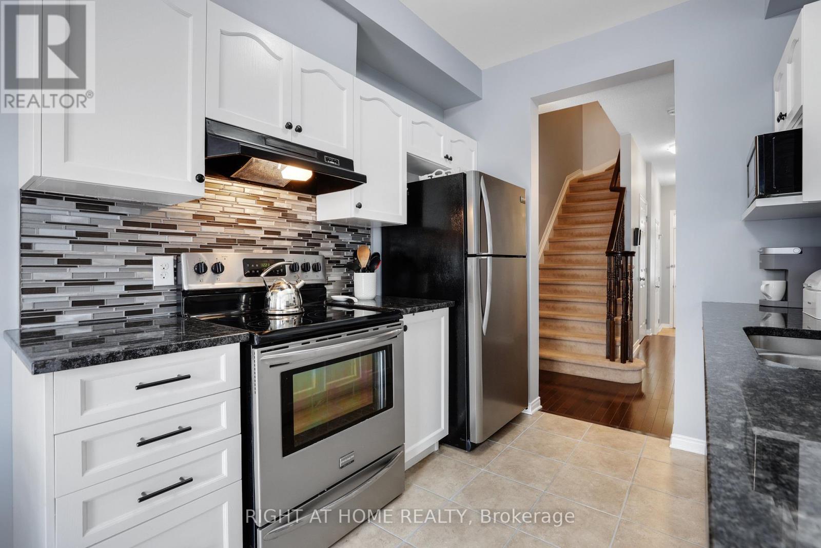 577 Ashbourne Crescent Property Photo 12