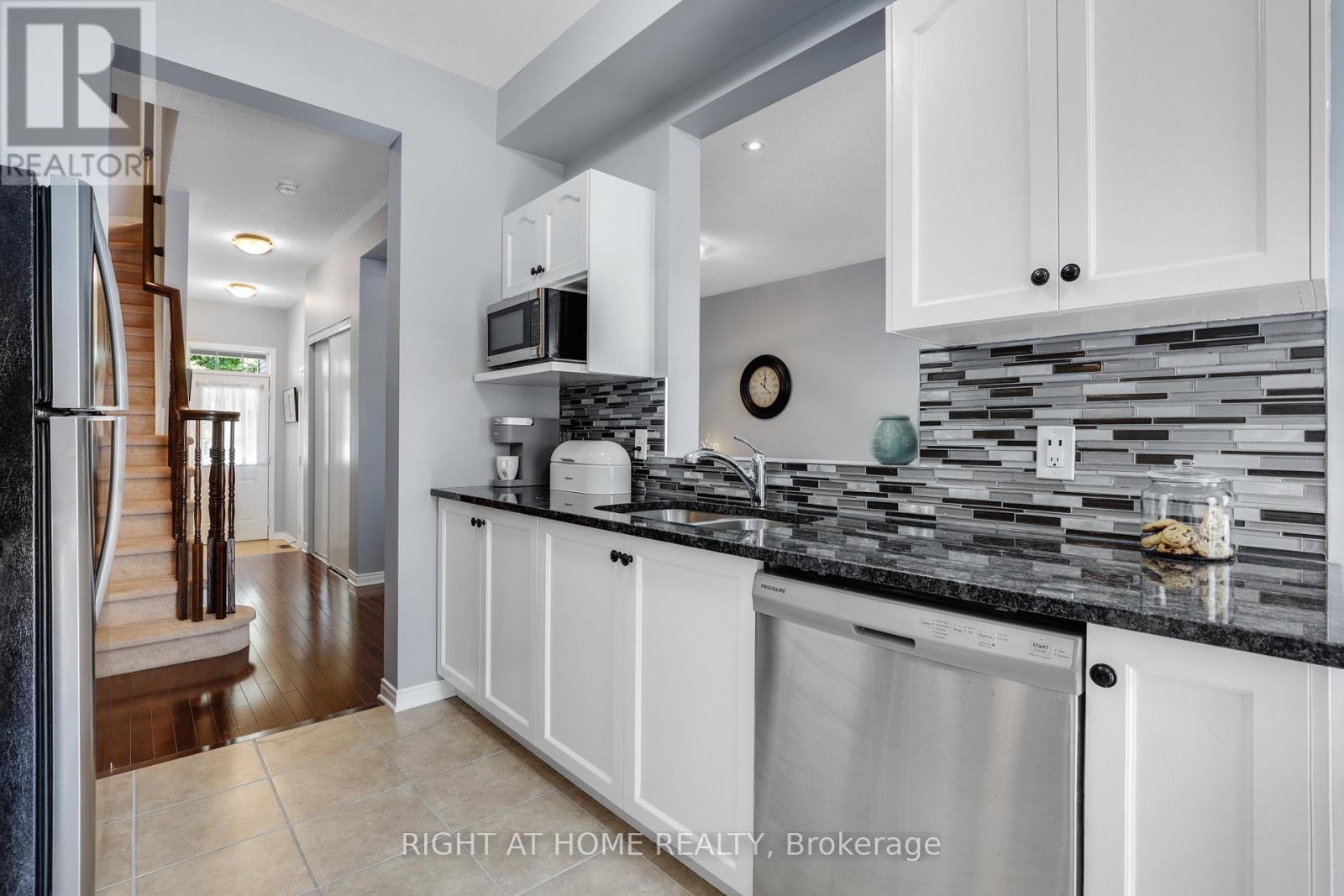 577 Ashbourne Crescent Property Photo 13