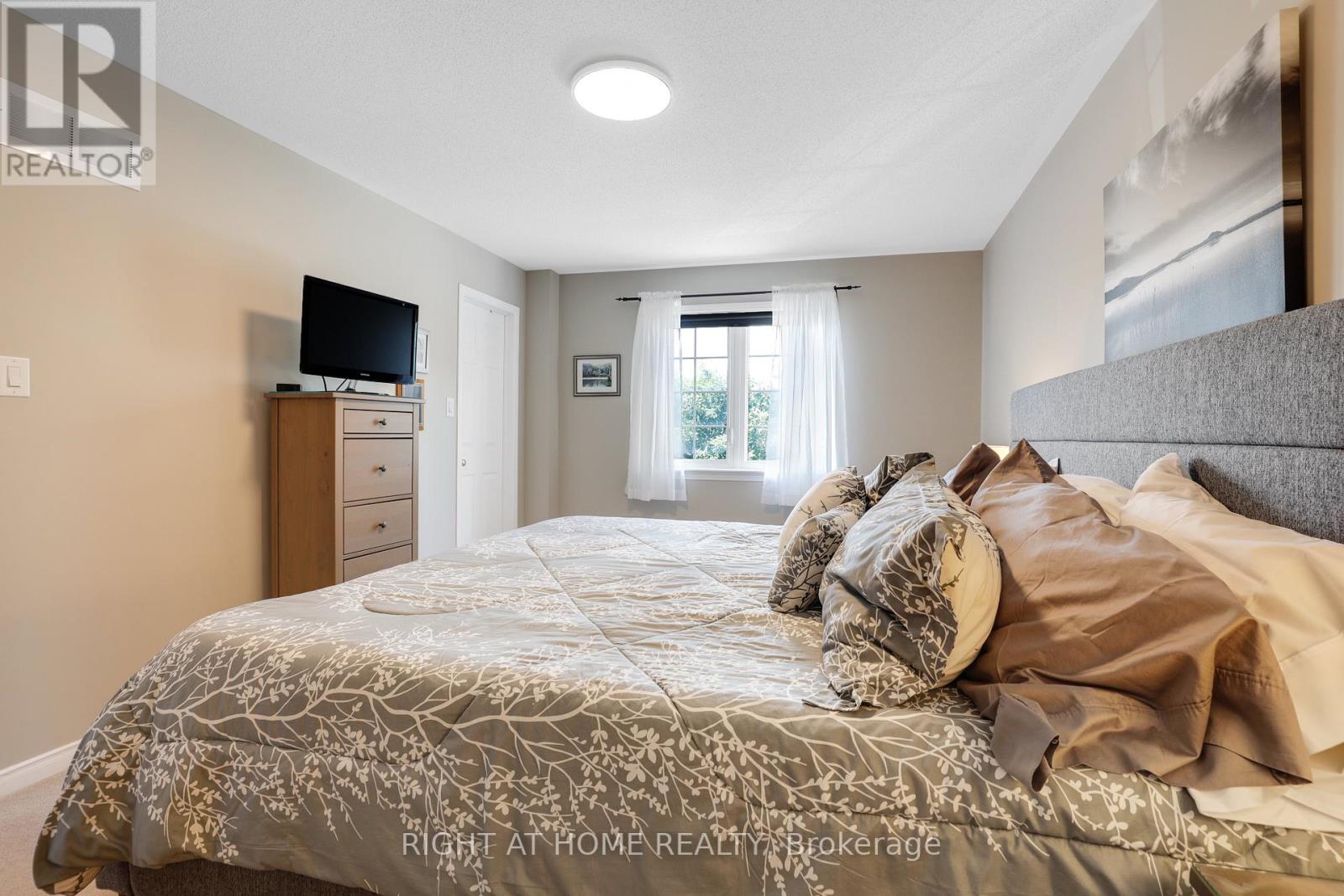 577 Ashbourne Crescent Property Photo 17