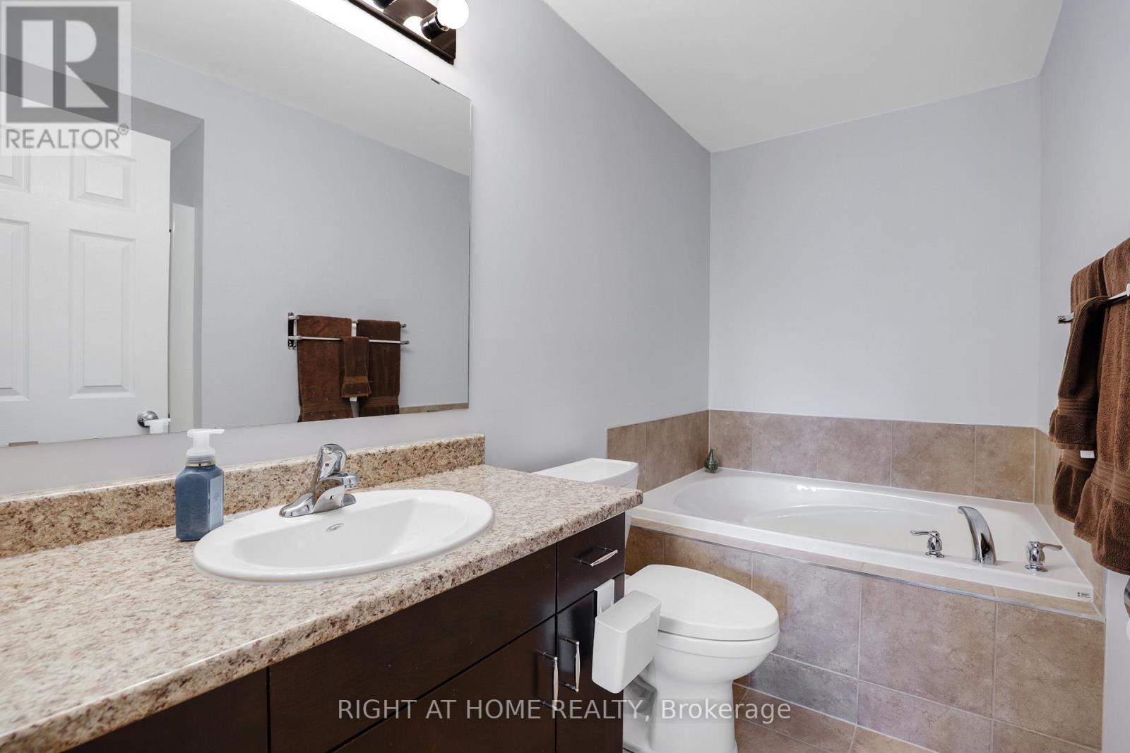 577 Ashbourne Crescent Property Photo 18