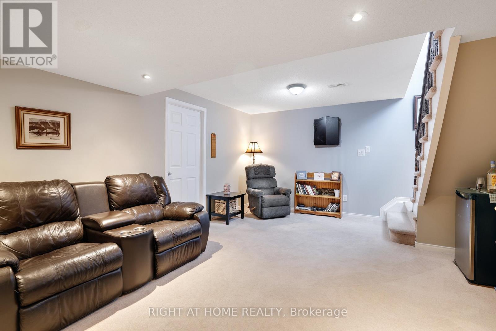 577 Ashbourne Crescent Property Photo 23
