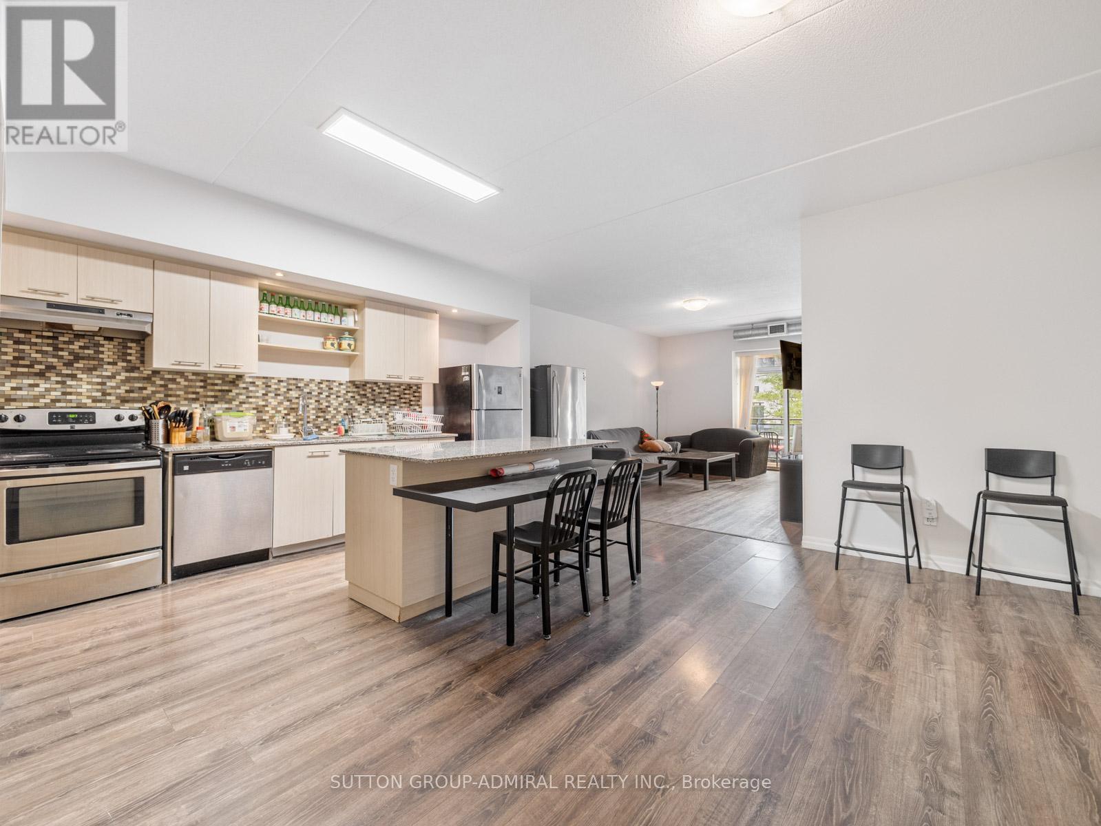 203 - 8 Hickory Street W Property Photo 1