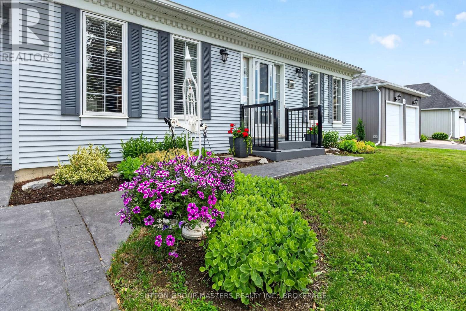 38 Abbey Dawn Drive Property Photo 2