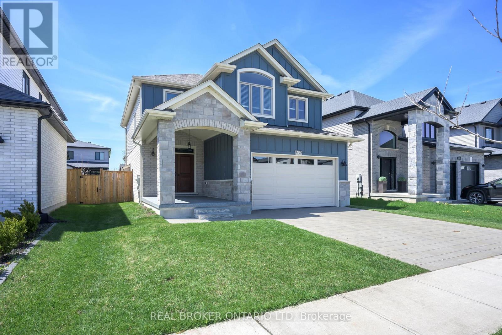 1765 Brayford Avenue Property Photo 3