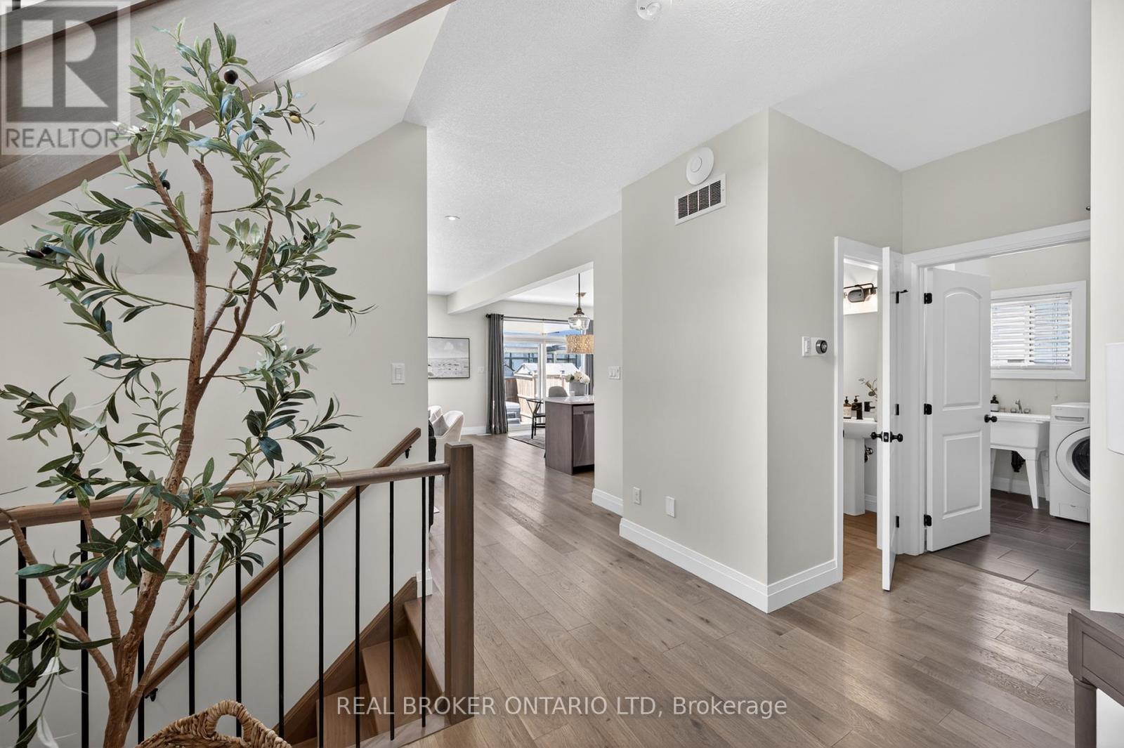 1765 Brayford Avenue Property Photo 4
