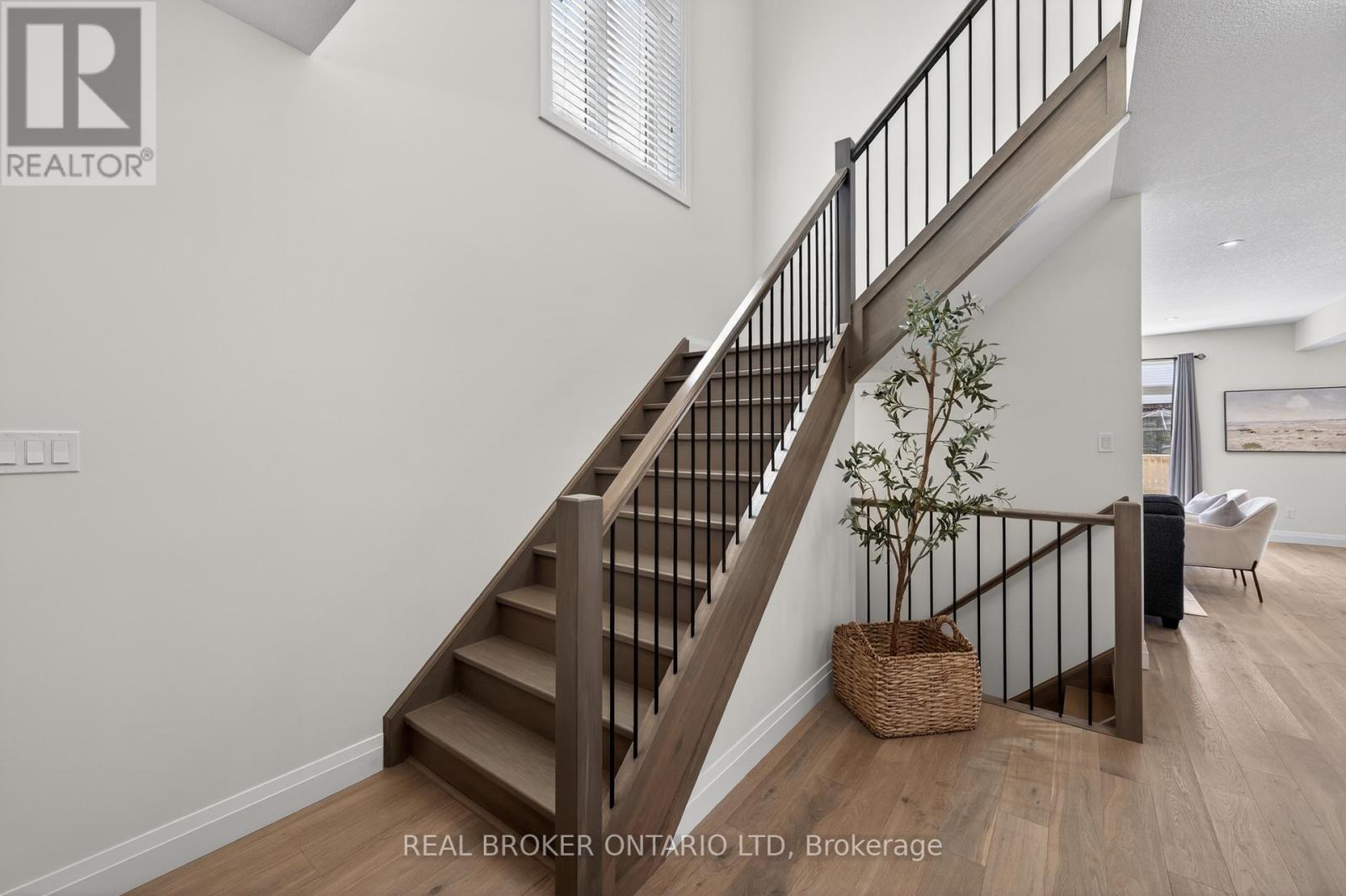 1765 Brayford Avenue Property Photo 5