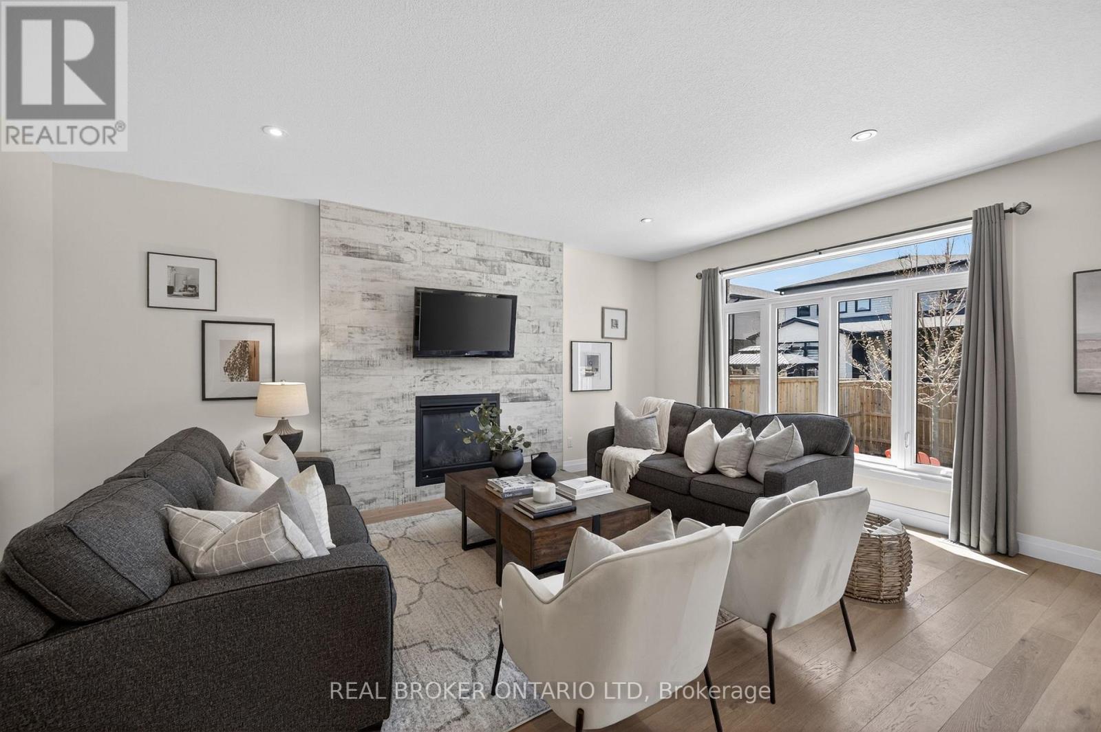 1765 Brayford Avenue Property Photo 7