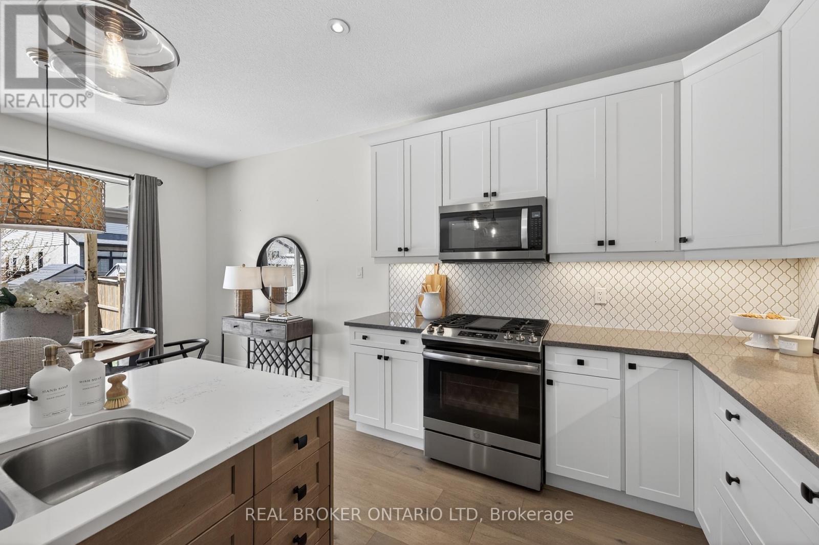 1765 Brayford Avenue Property Photo 13