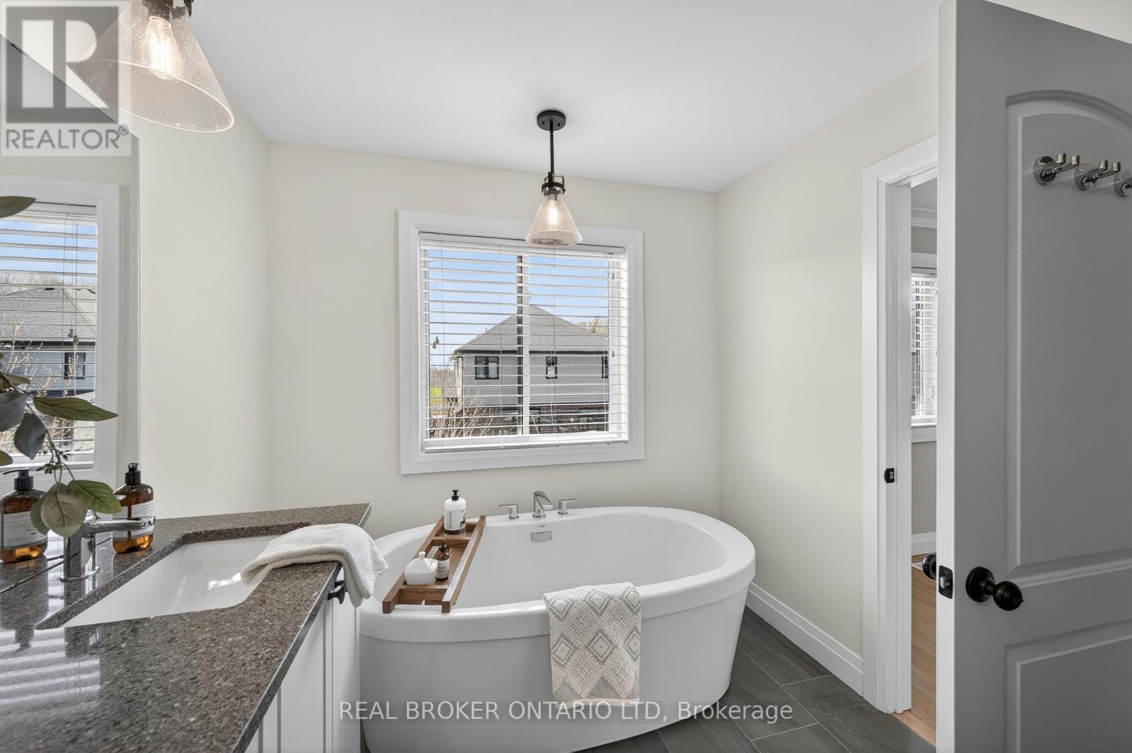 1765 Brayford Avenue Property Photo 21