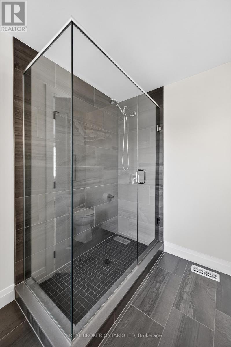 1765 Brayford Avenue Property Photo 22