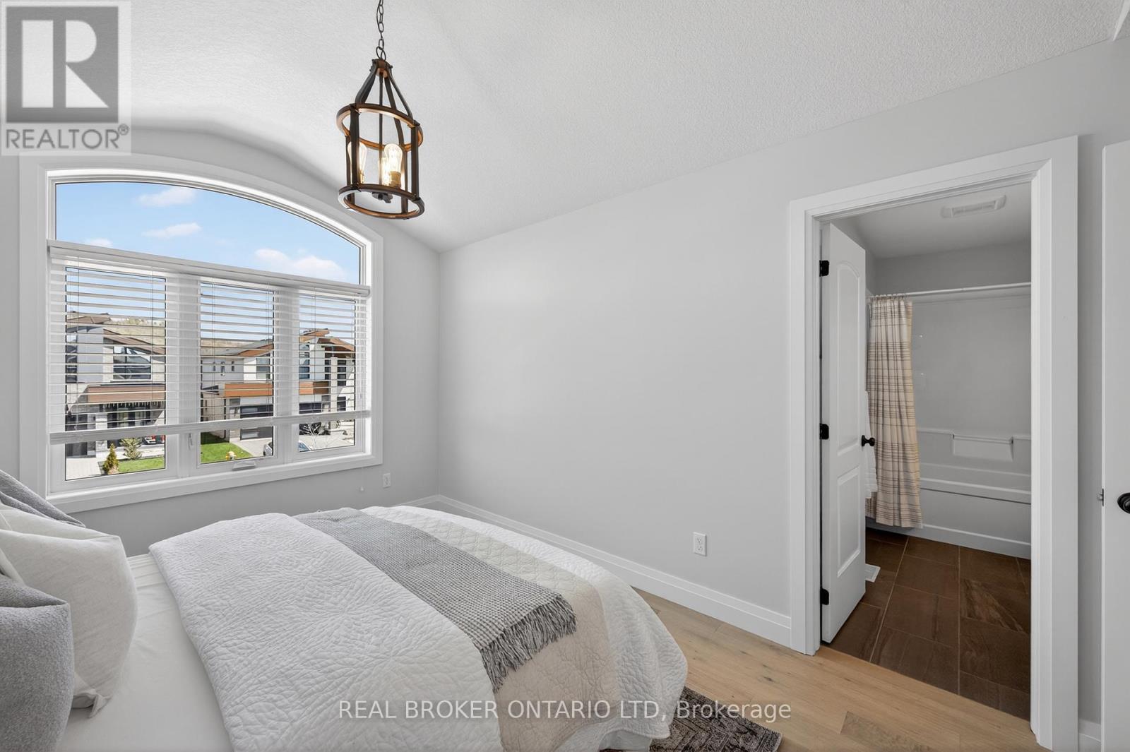 1765 Brayford Avenue Property Photo 24