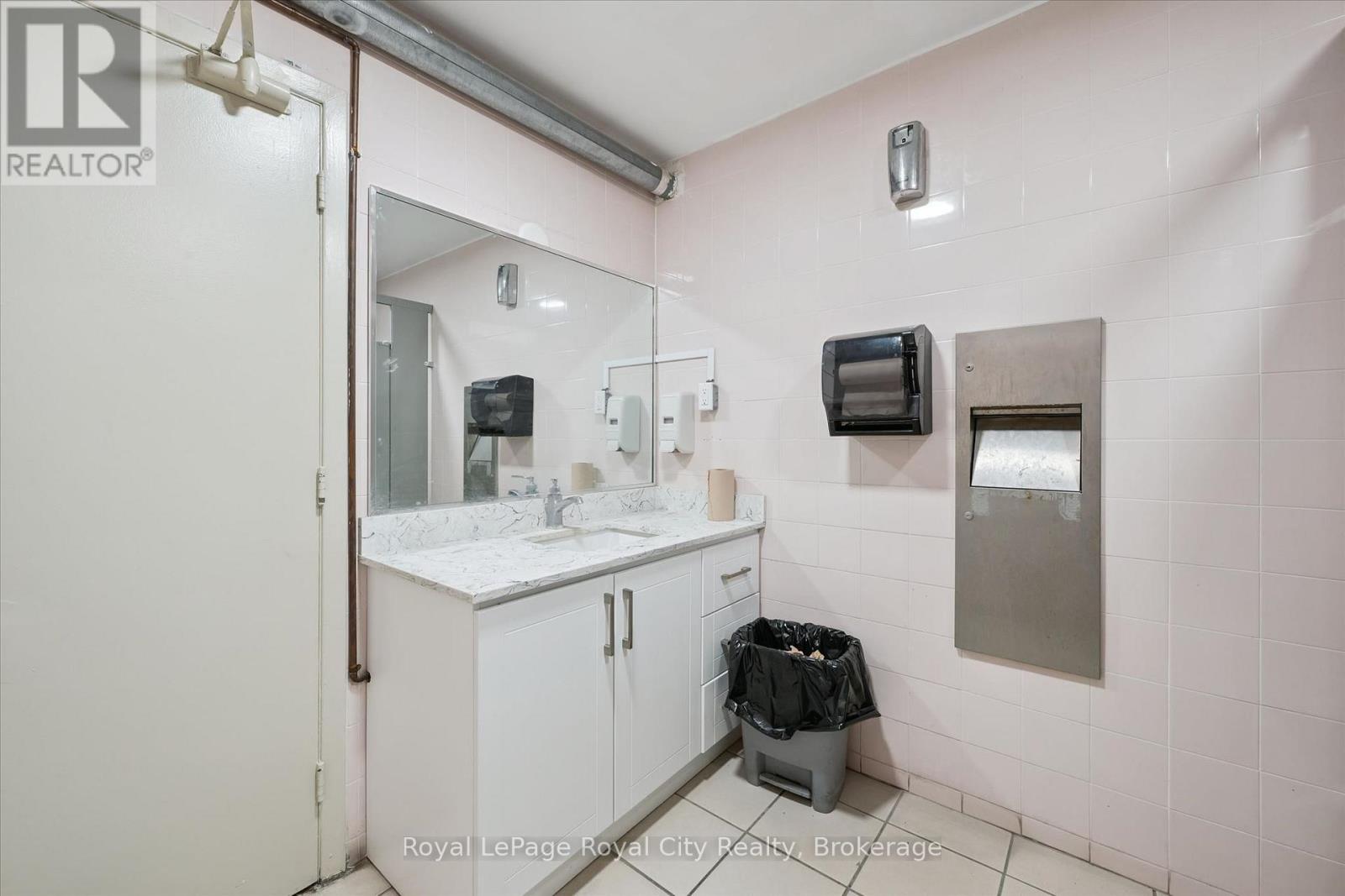 241 Edinburgh Road N Property Photo 16