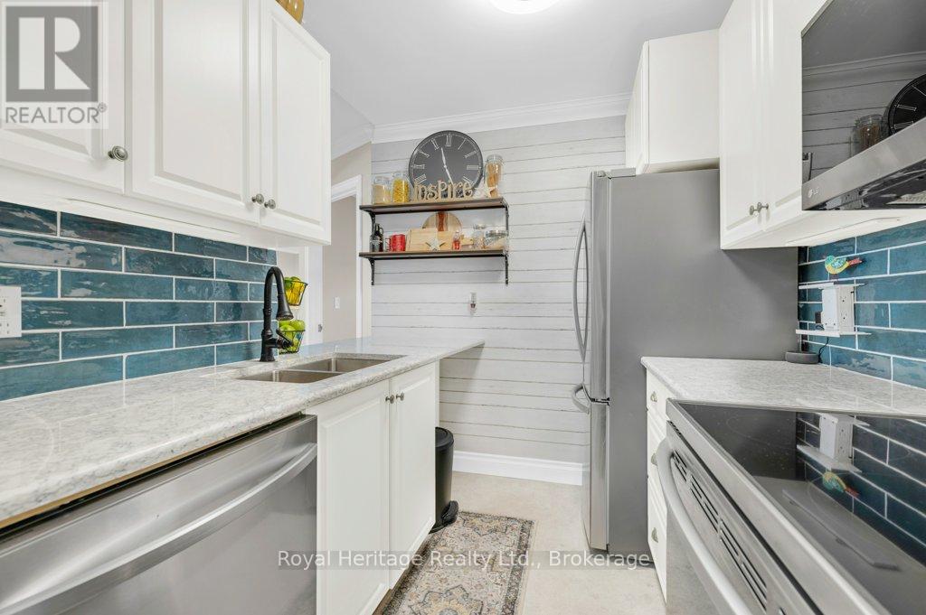 203 - 9 Centre Street Property Photo 6