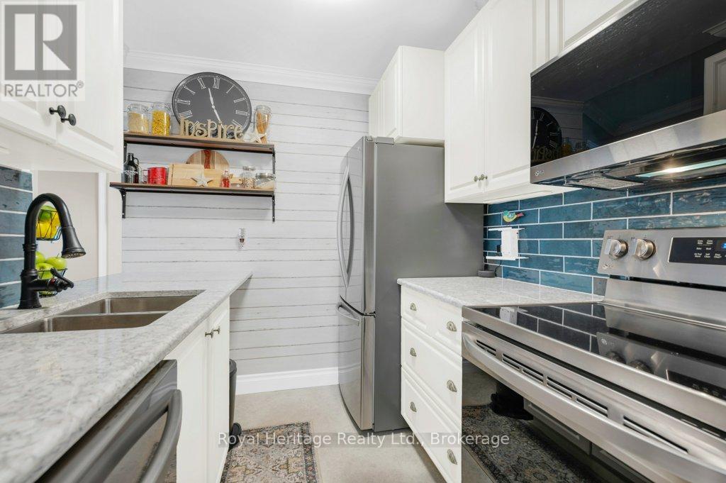 203 - 9 Centre Street Property Photo 7