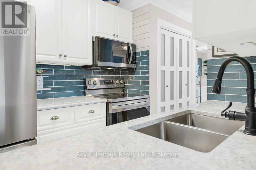 203 - 9 Centre Street Property Photo 9