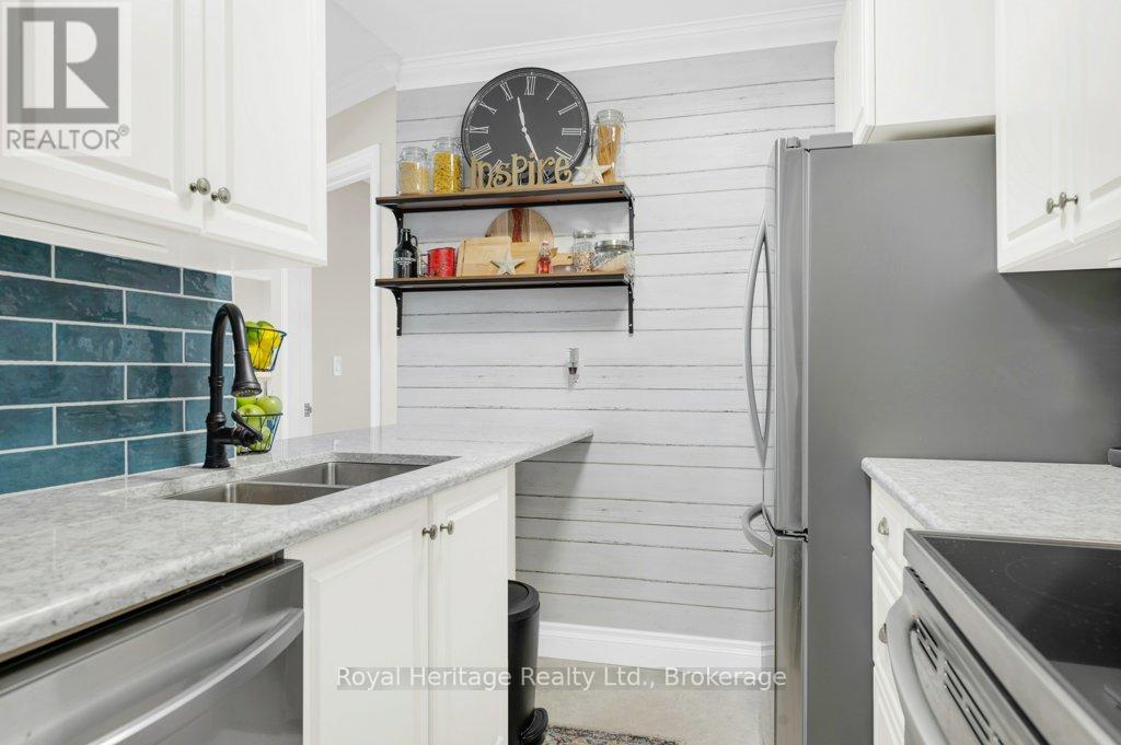 203 - 9 Centre Street Property Photo 10