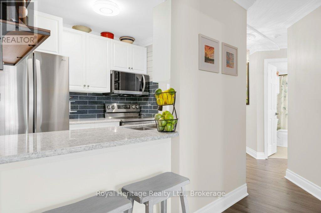 203 - 9 Centre Street Property Photo 11