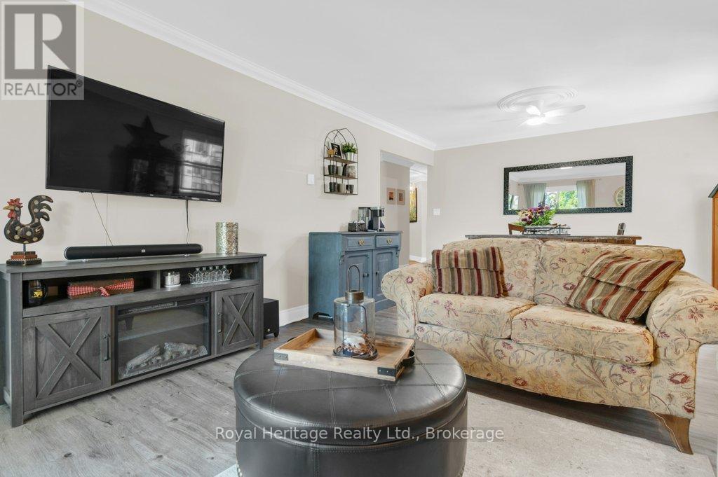 203 - 9 Centre Street Property Photo 17