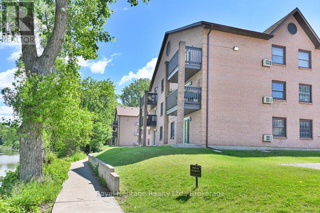 203 - 9 Centre Street Property Photo 32